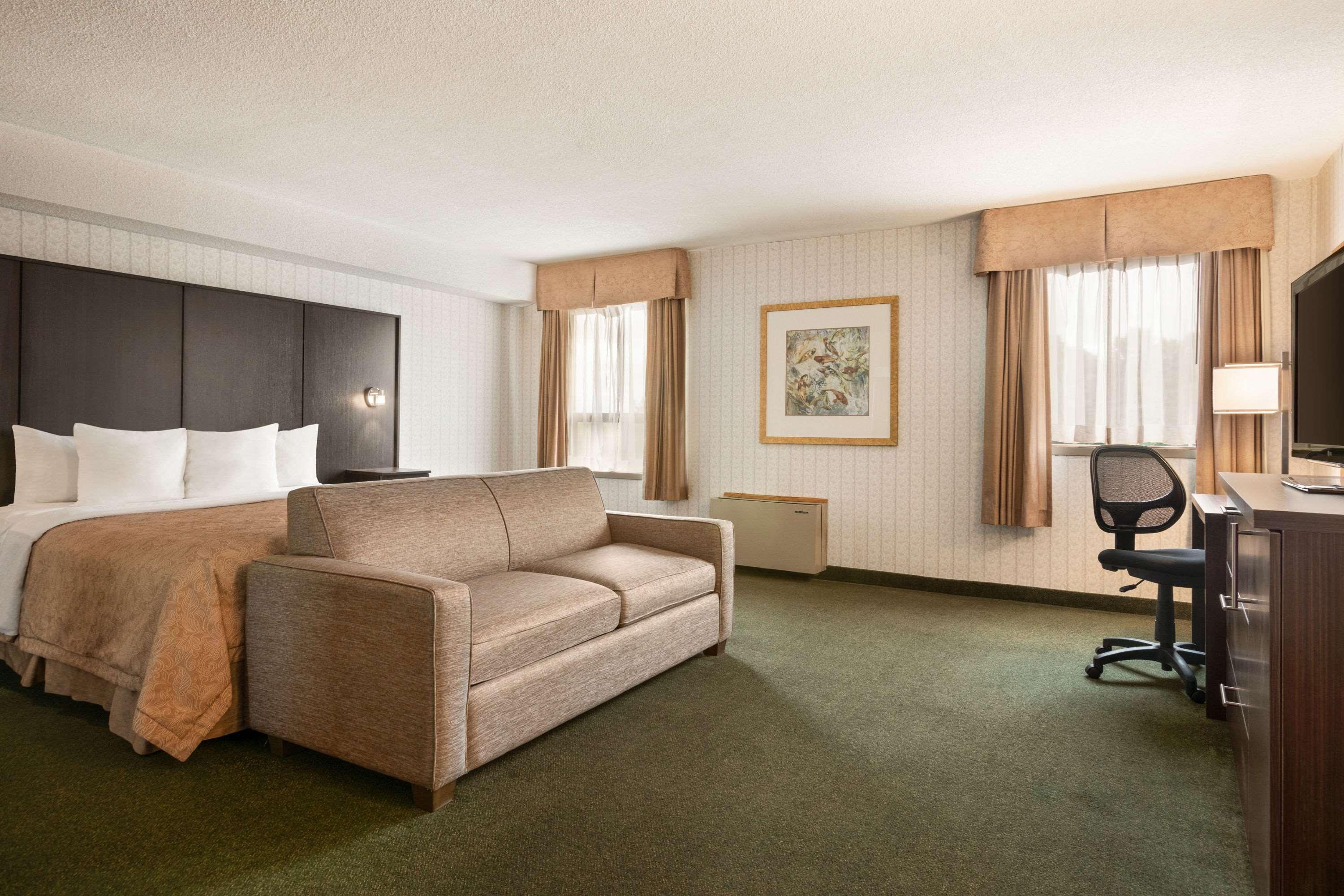 Days Inn By Wyndham Renfrew Conference Centre Exterior foto